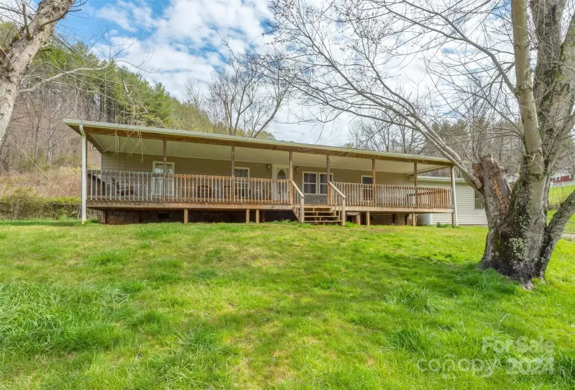 97 Oakland Drive, Burnsville, North Carolina 28714, 3 Bedrooms Bedrooms, ,2 BathroomsBathrooms,Residential,For Sale,Oakland,4117943